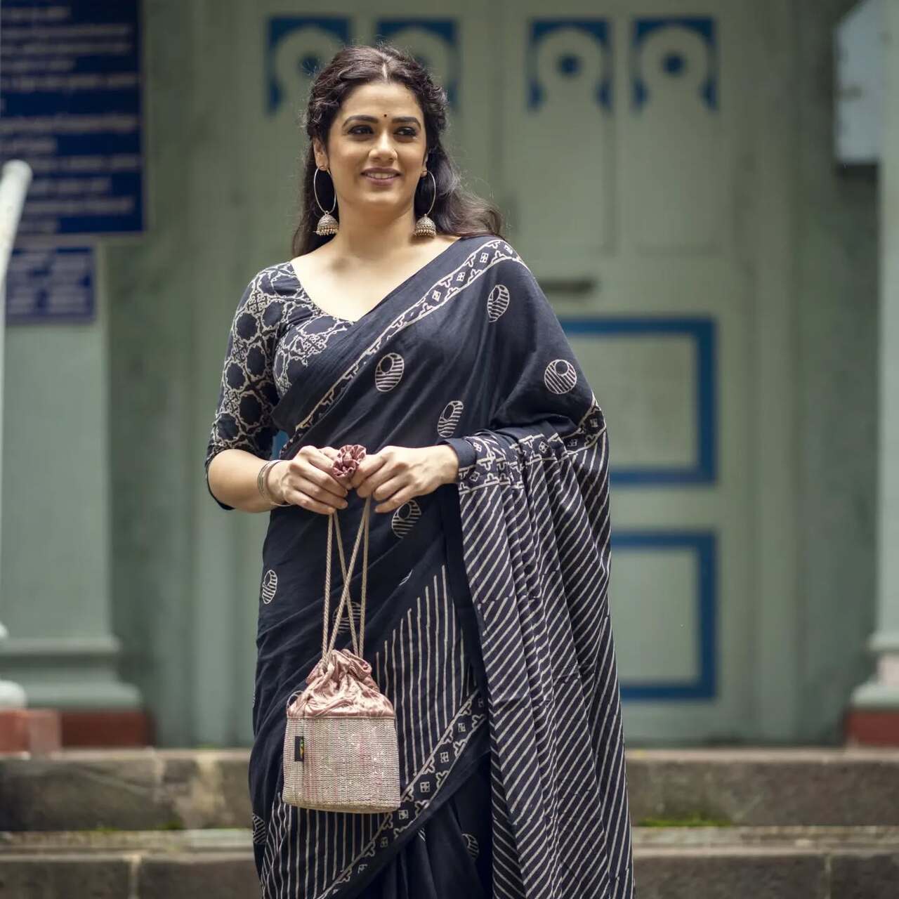 <p>Girija Oak is the daughter of veteran Marathi actor Girish Oak and homemaker mother Padmashree Phatak. Girija Oak is married to filmmaker Suhrud Godbole.</p>